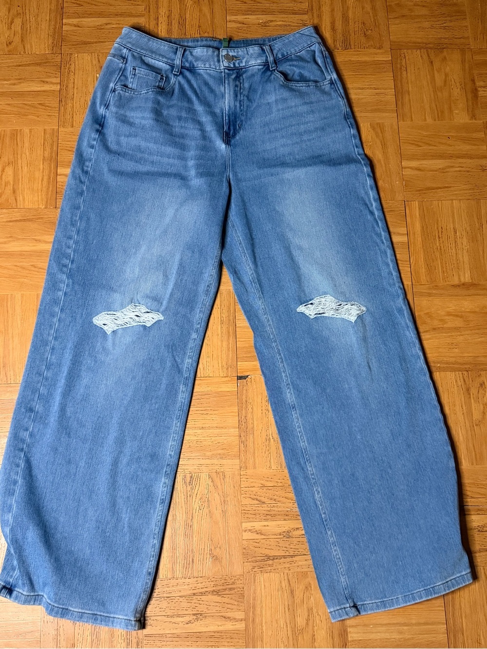 Halara flex mid rise ripped casual baggy jeans .